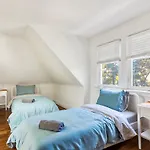 Stylish & Spacious 3Br In Downtown Toronto
